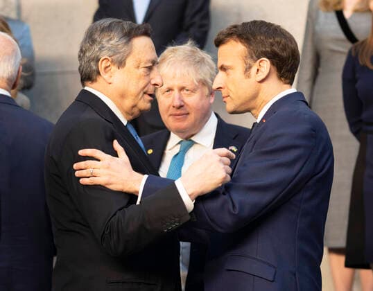 News Themen der Woche KW12 News Bilder des Tages March 24, 2022, Bruxelles, Belgium: Italian Prime Minister Mario Draghi, with French President Emmanuel Macron (R) at the Extraordinary NATO summit on Ukraine situation in Brussels, 24 March 2022. ANSA FILIPPO ATTILI US PALAZZO CHIGI +++ NO SALES, EDITORIAL USE ONLY Bruxelles Belgium - ZUMAa110 20220324_zaf_a110_011 Copyright: xFilippoxAttili UsxPalazzoxChigix