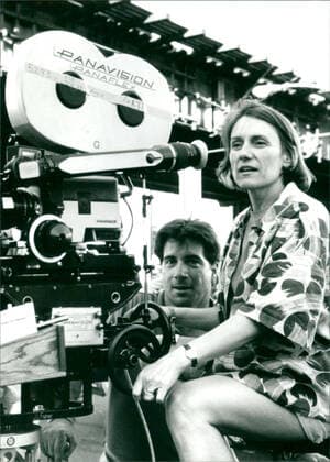 Pressefoto zum Film Angie (1994) Regisseurin Martha Coolidge am Set von Angie . *** Nur redaktionelle Nutzung im Zusammenhang mit dem Film. Editorial usage only and only related to the movie. Im Falle anderer Verwendungen, kontaktieren Sie uns bitte. For other uses, please contact us. UnitedArchives_IMS_3489349-F *** Press photo to Film Angie 1994 Director Martha Coolidge on Set from Angie *** only Editorial Use at Context with the Film Editorial usage Only and Only RELATED to The Movie at Trap other uses, contact you us Please for Other uses, Please Contact US UnitedArchives IMS 3489349 F Copyright: xUnitedxArchives PublicityxStill EntertainmentxMediaxArchivex