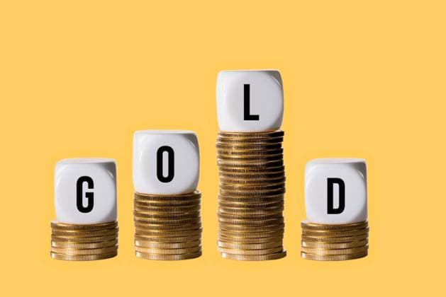Sudden falling value in investment plan in price of GOLD with blocks on stacks of gold coins on golden background, model released, , property released, , 31627874.jpg, depression, failure, financial, falling price, gold, investing, investment, saving, wealth, achievement, bank, banking, business, cash, chart, coin, collapse, column, concept, currency, decrease, decreasing, down, economic, finance, future, gold price, golden, graph, growth, income, inflation, invest, market, metal, money, pile, profit, recession, reduction, rich, stack,