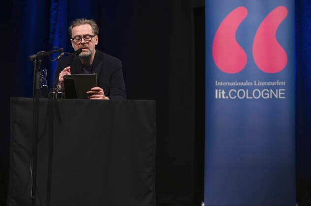 Entertainment Themen der Woche KW12 Entertainment Bilder des Tages Matthias Matschke bei der lit.Cologne 2022 Veranstaltung Jiddisch hat sein letztes Wort noch nicht gesprochen ¦- Isaac Bashevis Singer im WDR-Funkhaus. Köln, 24.03.2022 *** Matthias Matschke at the lit Cologne 2022 event Yiddish has not yet spoken its last word ¦ Isaac Bashevis Singer at the WDR Funkhaus Cologne, 24 03 2022 Foto:xC.xAdolphxx xFuturexImage