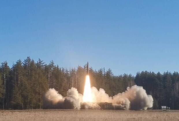 News Themen der Woche KW12 News Bilder des Tages Ukraine-Konflikt, 9K720 Iskander fahrzeuggebundenes Raketensystem der russischen Armee Ukraine Russia Military Operation 8149541 25.03.2022 In this handout video grab released by the Russian Defence Ministry, Iskander short-range ballistic missile system is used during the Russian military operation in Ukraine. Editorial use only, no archive, no commercial use. Russian Defence Ministry Ukraine  Copyright: xx