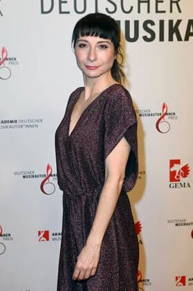 Nina Fiva Sonnenberg beim 13. Deutschen Musikautor*innenpreis der GEMA 2022 im Hotel The Ritz-Carlton. Berlin, 24.03.2022