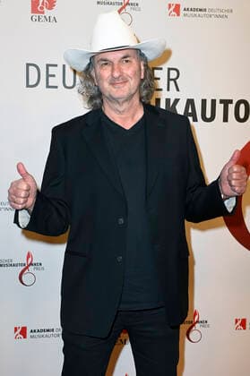Mark Bender beim 13. Deutschen Musikautor*innenpreis der GEMA 2022 im Hotel The Ritz-Carlton. Berlin, 24.03.2022