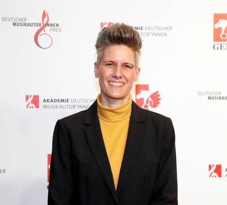 Tina Pepper bei Verleihung Deutscher Musikautor:innenpreis 2022 im Hotel RITZ-CARLTON Berlin. Redaktion Laurent, Berlin 24.03.22