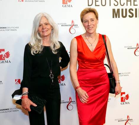 Jutta Staudenmayer und Annette Schlünz bei Verleihung Deutscher Musikautor:innenpreis 2022 im Hotel RITZ-CARLTON Berlin. Redaktion Laurent, Berlin 24.03.22