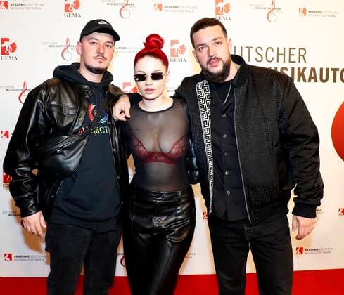Montez, Badmomzjay und Takt 32 bei Verleihung Deutscher Musikautor:innenpreis 2022 im Hotel RITZ-CARLTON Berlin. Redaktion Laurent, Berlin 24.03.22