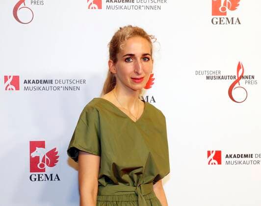 Sarah Nemtsov bei Verleihung Deutscher Musikautor:innenpreis 2022 im Hotel RITZ-CARLTON Berlin. Redaktion Laurent, Berlin 24.03.22