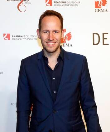 Tobias Reitz bei Verleihung Deutscher Musikautor:innenpreis 2022 im Hotel RITZ-CARLTON Berlin. Redaktion Laurent, Berlin 24.03.22