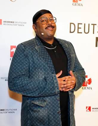 Roger Rekless bei Verleihung Deutscher Musikautor:innenpreis 2022 im Hotel RITZ-CARLTON Berlin. Redaktion Laurent, Berlin 24.03.22