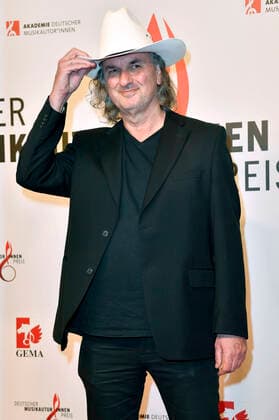 Mark Bender beim 13. Deutschen Musikautor*innenpreis der GEMA 2022 im Hotel The Ritz-Carlton. Berlin, 24.03.2022