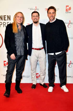 Uwe Hassbecker, Prinz Pi und Clueso beim 13. Deutschen Musikautor*innenpreis der GEMA 2022 im Hotel The Ritz-Carlton. Berlin, 24.03.2022