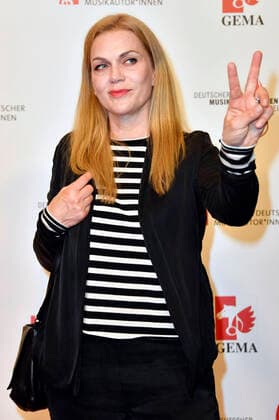 Anna Loos beim 13. Deutschen Musikautor*innenpreis der GEMA 2022 im Hotel The Ritz-Carlton. Berlin, 24.03.2022