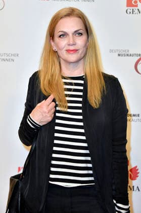 Anna Loos beim 13. Deutschen Musikautor*innenpreis der GEMA 2022 im Hotel The Ritz-Carlton. Berlin, 24.03.2022