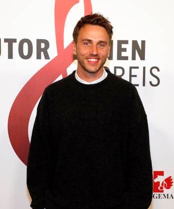 Thomas Huebner (Künstlername CLUESO) bei Verleihung Deutscher Musikautor:innenpreis 2022 im Hotel RITZ-CARLTON Berlin. Redaktion Laurent, Berlin 24.03.22