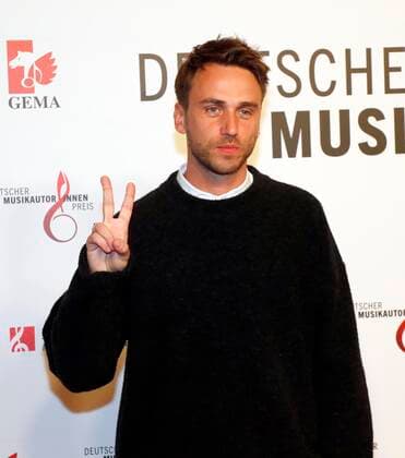 Thomas Huebner (Künstlername CLUESO) bei Verleihung Deutscher Musikautor:innenpreis 2022 im Hotel RITZ-CARLTON Berlin. Redaktion Laurent, Berlin 24.03.22