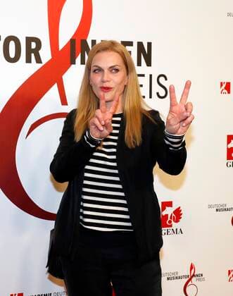 Anna Loos bei Verleihung Deutscher Musikautor:innenpreis 2022 im Hotel RITZ-CARLTON Berlin. Redaktion Laurent, Berlin 24.03.22