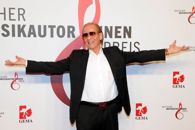 Michael Holm (nominiert für Schlager) bei Verleihung Deutscher Musikautor:innenpreis 2022 im Hotel RITZ-CARLTON Berlin. Redaktion Laurent, Berlin 24.03.22