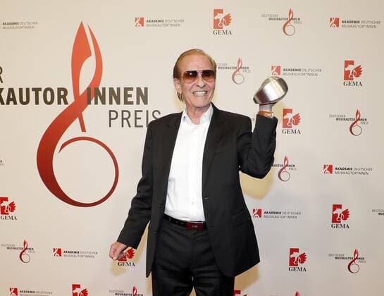 Preistraeger Michael Holm bei Verleihung Deutscher Musikautor:innenpreis 2022 im Hotel RITZ-CARLTON Berlin. Redaktion Laurent, Berlin 24.03.22