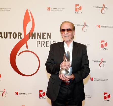 Preistraeger Michael Holm bei Verleihung Deutscher Musikautor:innenpreis 2022 im Hotel RITZ-CARLTON Berlin. Redaktion Laurent, Berlin 24.03.22