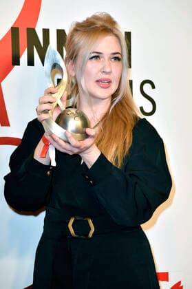 Dascha Dauenhauer beim 13. Deutschen Musikautor*innenpreis der GEMA 2022 im Hotel The Ritz-Carlton. Berlin, 24.03.2022