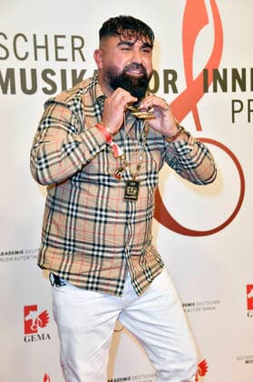 Diloman beim 13. Deutschen Musikautor*innenpreis der GEMA 2022 im Hotel The Ritz-Carlton. Berlin, 24.03.2022