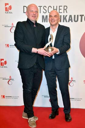 Andrej Globokar und Peter Globokar beim 13. Deutschen Musikautor*innenpreis der GEMA 2022 im Hotel The Ritz-Carlton. Berlin, 24.03.2022
