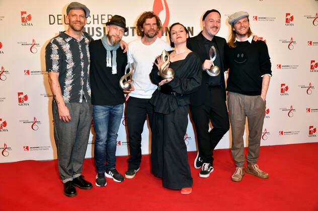 Sportfreunde Stiller und Großstadtgeflüster beim 13. Deutschen Musikautor*innenpreis der GEMA 2022 im Hotel The Ritz-Carlton. Berlin, 24.03.2022