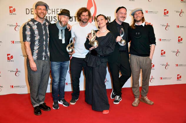 Sportfreunde Stiller und Großstadtgeflüster beim 13. Deutschen Musikautor*innenpreis der GEMA 2022 im Hotel The Ritz-Carlton. Berlin, 24.03.2022