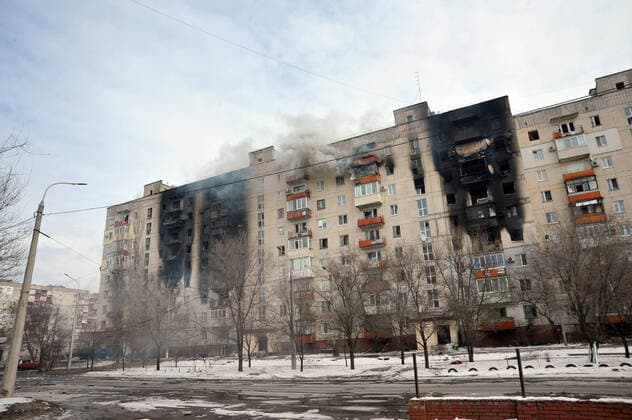 Consequences of shelling in Sievierodonetsk SIEVIERODONETSK, UKRAINE - MARCH 14, 2022 - Soot covers the wall of a smoking apartment building after the shelling of Russian troops in Sievierodonetsk, Luhansk Region, eastern Ukraine. Sievierodonetsk Luhansk Region Ukraine  Copyright: xAlbertxKoshelevx originalFilename: ukrinform-conseque220314_npS2c.jpg