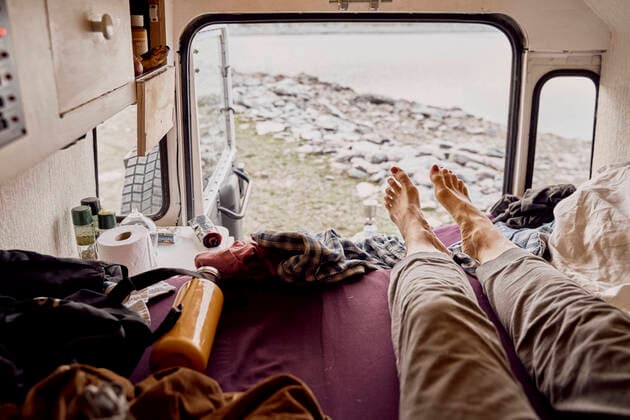 IMAGO Creative: Internationaler Frauenmonat, Gesundheit, Frauen in der Menopause Woman in camper van on vacation, Splugen Pass, Sondrio, Italy model released property released, SSCF00855
