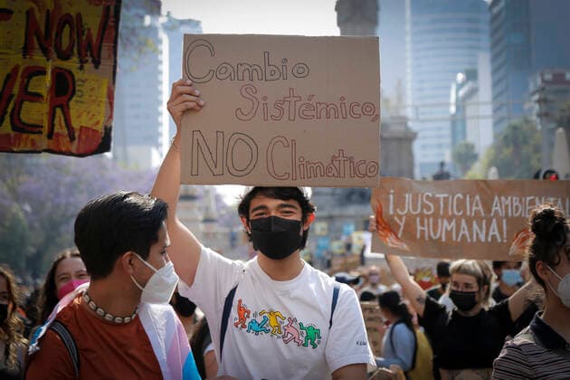 Global Climate Strike In Mexico A protester holds a placard on March 25, 2022. Members of different anti-racist, anti-capitalist groups and members of native peoples carried out a march as part of a Global Climate Strike against Capital in Mexico City, Mexico. Mexico City Mexico  Copyright: xGuillermoxGutiÃ rrezx originalFilename: gutierrez-notitle220325_npOQh.jpg