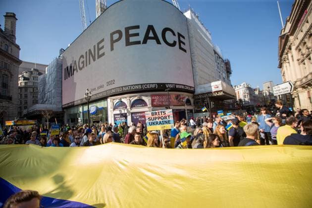 March 26, 2022, London, England, United Kingdom: Tens of thousands march past Yoko OnoÃ¢â‚¬â ¢s Imagine Peace artwork display on Piccadilly Lights in Ã¢â‚¬oeLondon Stands With UkraineÃ¢â‚¬Â march organised by Mayor Sadiq Khan. London United Kingdom - ZUMAs262 20220326_zip_s262_084 Copyright: xTayfunxSalcix