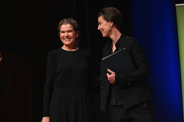 Entertainment Themen der Woche KW12 Entertainment Bilder des Tages Die Moderatorin Anke Engelke und Die Autorin Carolin Emcke, l-r, lesen auf der Lit.Cologne, dem internationalen Literaturfestival *** Presenter Anke Engelke and Author Carolin Emcke, l r, read at Lit Cologne, the international literature festival
