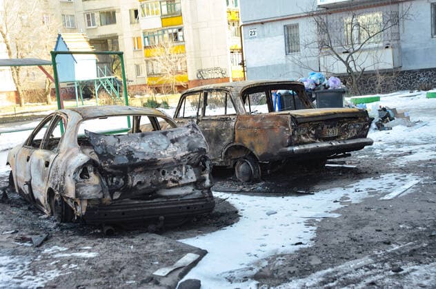 Sievierodonetsk in wartime SIEVIERODONETSK, UKRAINE - MARCH 14, 2022 - Mutilated cars are seen in a residential area as a result of shelling by the russian troops, Sievierodonetsk, Luhansk Region, eastern Ukraine Sievierodonetsk Ukraine  Copyright: xAlbertxKoshelevx originalFilename: ukrinform-sieviero220314_npSgm.jpg