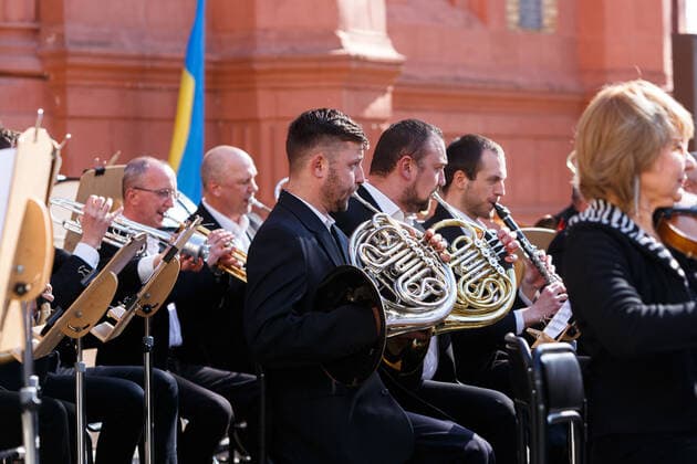 UZHHOROD, UKRAINE - MARCH 25, 2022 - Musicians of the Philharmonic Academic Symphony Orchestra perform during a concert in support of the Armed Forces of Ukraine, Uzhhorod, western Ukraine Concert in support of Ukrainian Armed Forces held in Uzhhorod  Copyright: xSerhiixHudakx