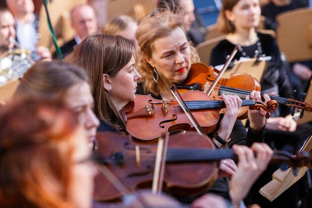 UZHHOROD, UKRAINE - MARCH 25, 2022 - Violinists of the Philharmonic Academic Symphony Orchestra perform during a concert in support of the Armed Forces of Ukraine, Uzhhorod, western Ukraine Concert in support of Ukrainian Armed Forces held in Uzhhorod  Copyright: xSerhiixHudakx