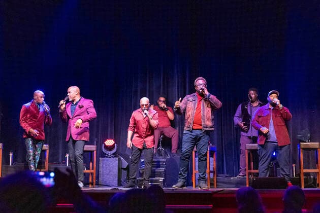 Naturally 7 live bei einem Konzert ihrer 20 Years Tour im DASDIE Brettl. Erfurt, 26.03.2022