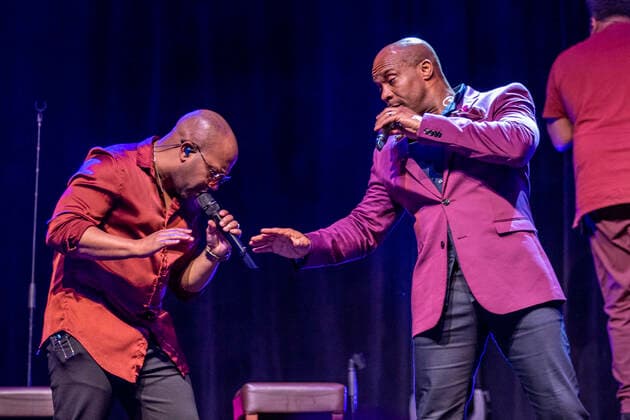 Naturally 7 live bei einem Konzert ihrer 20 Years Tour im DASDIE Brettl. Erfurt, 26.03.2022
