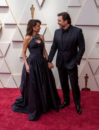 Penélope Cruz and Javier Bardem pose on the red carpet upon arrival at the Oscars at the Dolby Theater in Los Angeles, California, USA, 27 March 2022. EFE Javier Rojas Academy Oscar Awards !ACHTUNG: NUR REDAKTIONELLE NUTZUNG!  Copyright: xJavierxRojasx AME6607 20220328-b8b12d760ff5018fd47bc10dc933da59c3c84c81