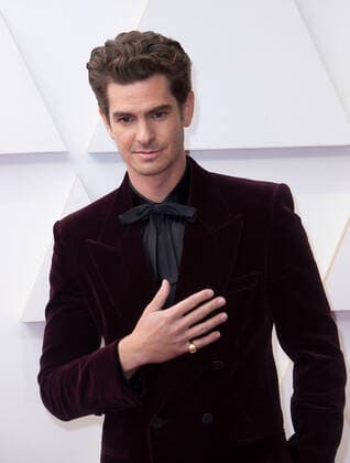 Andrew Garfield poses on the red carpet upon arrival at the Oscars at the Dolby Theater in Los Angeles, California, USA, 27 March 2022. EFE Javier Rojas Academy Oscar Awards !ACHTUNG: NUR REDAKTIONELLE NUTZUNG!  Copyright: xJavierxRojasx AME6618 20220328-580fd866e80c3c02b9389f21ff974db04130b171