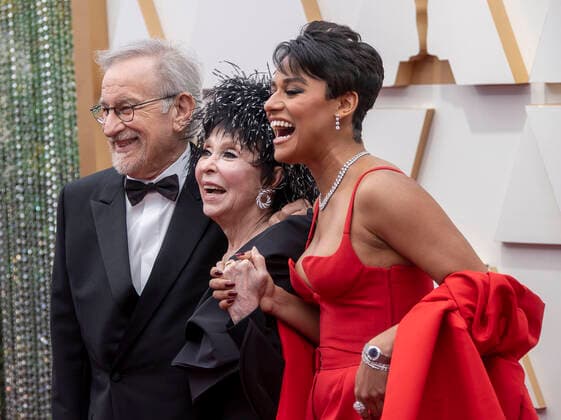 Steven Spielberg, Rita Moreno and Ariana DeBose pose on the red carpet upon arrival at the Oscars at the Dolby Theater in Los Angeles, California, USA, 27 March 2022. EFE Javier Rojas Academy Oscar Awards !ACHTUNG: NUR REDAKTIONELLE NUTZUNG!  Copyright: xJavierxRojasx AME6626 20220328-195b366d874efb902e350603e693cc64e4d0d795