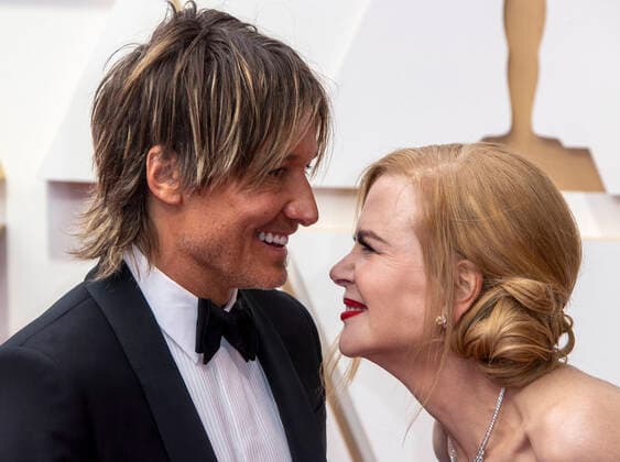 Entertainment Themen der Woche KW12 Entertainment Bilder des Tages Keith Urban and Nicole Kidman pose on the red carpet upon arrival at the Oscars at the Dolby Theater in Los Angeles, California, USA, 27 March 2022. EFE Javier Rojas Academy Oscar Awards !ACHTUNG: NUR REDAKTIONELLE NUTZUNG!  Copyright: xJavierxRojasx AME6589 20220328-c264935d325d01aa348feb4665dac0361a2ff938