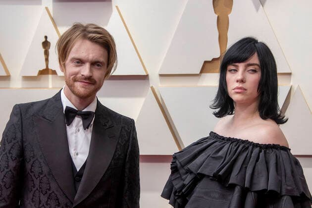 FINNEAS and Billie Eilish pose on the red carpet upon arrival at the Oscars at the Dolby Theater in Los Angeles, California, USA, 27 March 2022. EFE Javier Rojas Academy Oscar Awards !ACHTUNG: NUR REDAKTIONELLE NUTZUNG!  Copyright: xJavierxRojasx AME6709 20220328-452080d7e2fd90fdca8b5f8c5ac31a0d02aceddf