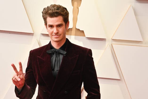 Andrew Garfield arrives for the 94th annual Academy Awards at the Dolby Theatre in the Hollywood section of Los Angeles on Sunday, March 27, 2022.  LAP20220327296 JIMxRUYMEN