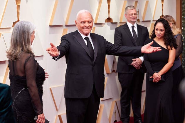 Entertainment Themen der Woche KW12 Entertainment Bilder des Tages Sir Anthony Hopkins arrives on the red carpet of the 94th OscarsÂ® at the Dolby Theatre at Ovation Hollywood in Los Angeles, CA, on Sunday, March 27, 2022.  Copyright: xx 34342-598THA