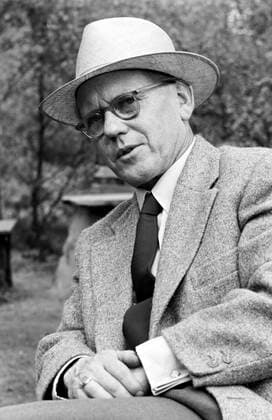 Lüneburg und Lüneburger Heide Männerportrait im Garten, 1953. Portrait of a man in the garden, 1953., Deutschland Copyright: ErichxAndres UnitedArchives6216878