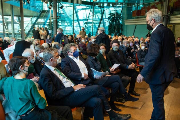 Lesung Heinrich-Mann-Preis 2022 an Lothar Müller Begrüßung: Ingo Schulze Laudatio: Jutta Person Dankesrede: Lothar Müller Lesung aus Texten Heinrich Manns: Johanna Polley Gratulation: Ingo Schulze und Jörg Feßmann in der Akademie der Künste Berlin So, 27.03.2022