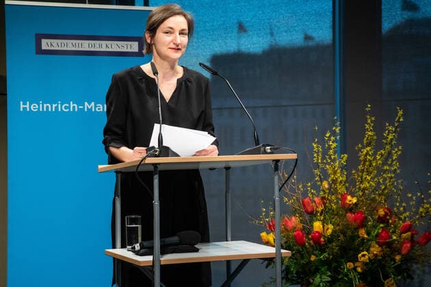 Lesung Heinrich-Mann-Preis 2022 an Lothar Müller Jutta Person(Laudatorin) in der Akademie der Künste Berlin So, 27.03.2022