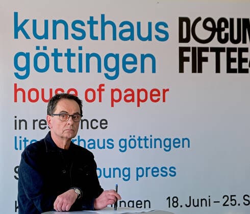 Gerhard Steidl ist ein deutscher Verleger, Eigentümer und Geschäftsführer des Steidl Verlags. Documenta House of Paper *** Gerhard Steidl is a German publisher, owner and managing director of Steidl Verlag Documenta House of Paper