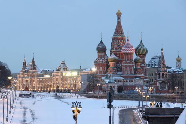 News Themen der Woche KW13 News Bilder des Tages MOSCOW, RUSSIA - MARCH 28, 2022: A view of Moscow s Red Square during a snowfall. Mikhail Metzel TASS  TS129EDB